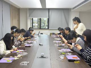 巧手伴雅韵 珠锦迎清风——北庄社区开展宋锦珍珠风铃手工活动