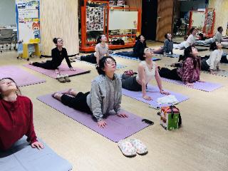 金堰社区：技能夜校暖人心，巾帼绽放新风采