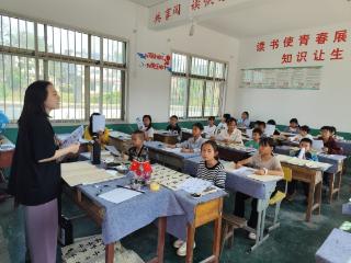 普定县马场镇：公益课堂练字又练眼 “禁毒+未保”双主题宣讲