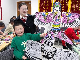 星慧社区：纸鸢承载春思长，邻里共绘春日暖