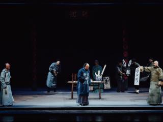 衙斋今犹在，枝叶复关情