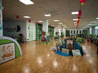 以空间载书香 以阅读共“心享”——东营市英才小学“心享”全科阅读空间建设