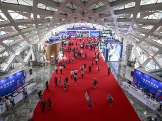 记者探馆｜新品扎堆、全球汇聚，第六届消博会点燃消费新热潮