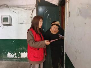 济宁市任城区李营街道苗营社区开展“普法宣传进网格，为民服务零距离”活动