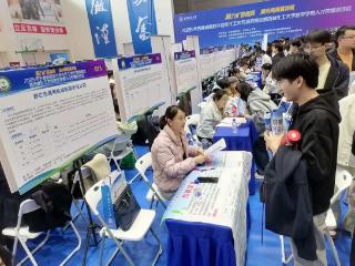 政企携手进校园 精准对接促就业