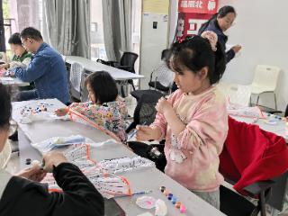 星辰北社区开展“赴春约，话成长”手绘风筝活动