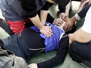 事发滨州 球场生死竞速10分钟 一场没有断点的生命接力