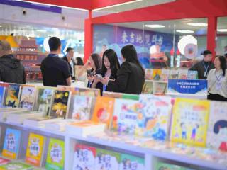 跑马 + 逛书展！长春开启 “活力 + 书香” 双倍快乐模式