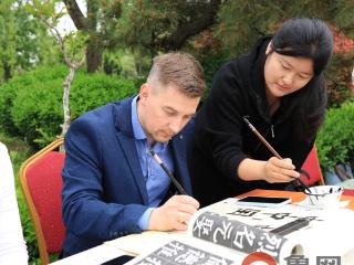 文脉传韵 语通中外——枣庄科技职业学院成功举办2026传统文化进校园・国际中文交流日游园会