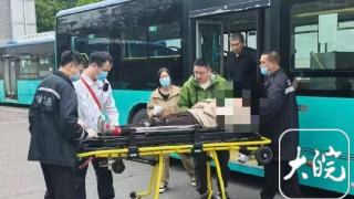 乘客突发身体不适 蚌埠一公交驾驶员暖心救助获赞