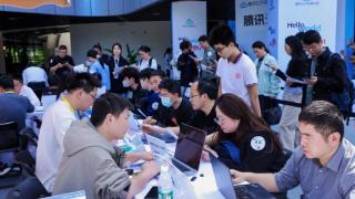 腾讯云“AI公开课”走进合肥高新区数百市民现场“装龙虾”