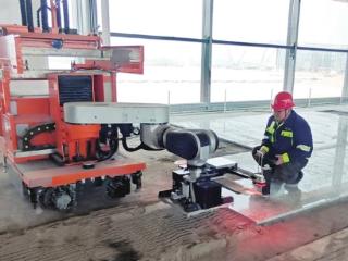 机器人“整活” 太原机场T3航站楼室内装修提质效