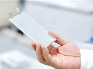 杭州半山脚下有座“老厂房” 这里生产的电池 装进了全球近八成顶级摩托车