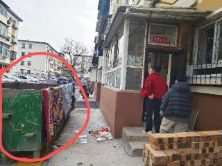装修垃圾车味道大 损害居民合法权益