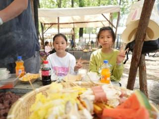 春假还愁带娃去哪？沂蒙石海：林下烧烤不限量，全家快乐顶满。