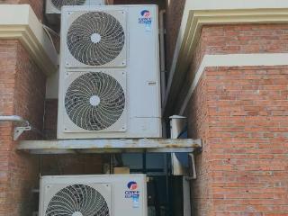 潜山一酒店老板称16万元中央空调制冷不佳，加购5台空调救场 销售商回应