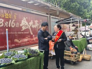 中国人寿六盘水分公司开展“4·15”全民国家安全教育日进商圈扫街宣传活动