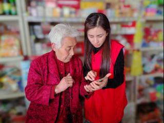 温情系“霞光” 服务暖“店堂”