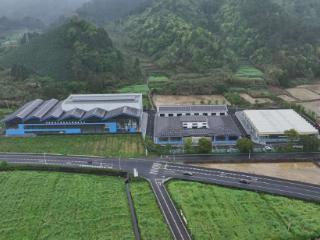 看！春风和煦农机欢歌，科技感十足的春耕图景