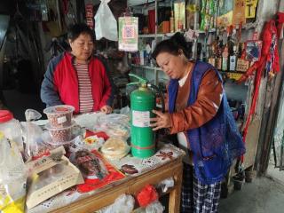 济宁市任城区二十里铺街道钟海村开展商铺消防安全排查活动