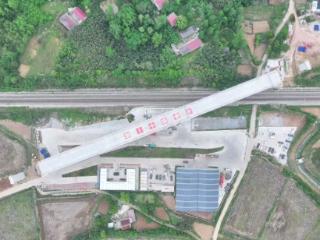 合武高铁建设新进展：近2万吨级转体梁完成“空中转体”
