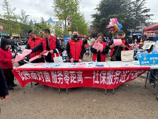 赶集购物享社保服务！青岛西海岸新区社保服务走进灵山卫大集