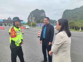 紫云：“暖新”护健康 义诊送温情