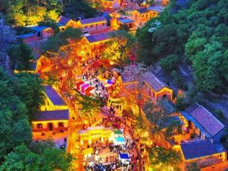 4月23日起，红叶柿岩夜游焕新回归，异域风情季浪漫启幕