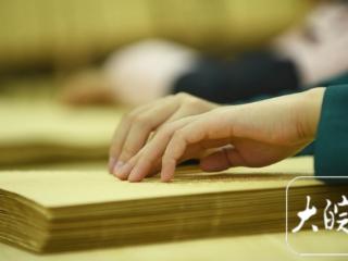 在这里，黑暗被阅读“点亮”——探访亳州市特教学校盲文阅览室