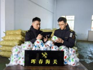 绿茵场上不容“假球” 长春海关查获近十年来最大宗侵权案