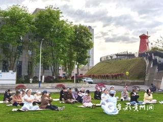 正念踏春 心归此刻 遵医二附院腹部肿瘤病区正念康复活动温情启幕