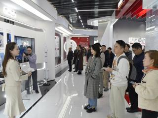 “镜彩有约——探访中国眼镜之都”全国媒体采风活动在丹阳正式启动