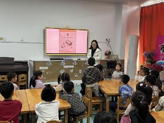 吉隆花园社区走进莒南县第五幼儿园开展读书活动