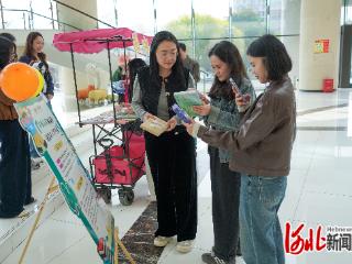 晶龙集团开展“书香盲盒漂流”活动