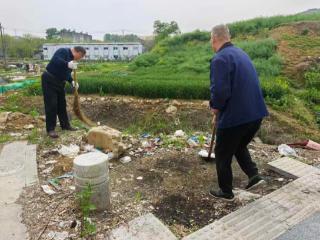 阅山社区：银龄党员齐上阵 扮靓家园显担当