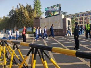 蒙阴第三中学常态化护学值守筑牢校园安全防线