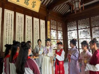 小学生化身红楼梦中人，江宁织造博物馆上演“行走的文学课”