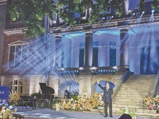 八卦楼前响起《诗经·玄鸟》 第十二届鼓浪屿诗会拉开帷幕