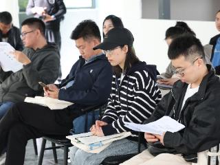 篝火夜读+实地采风 这场高原文学笔会让创作扎根生活