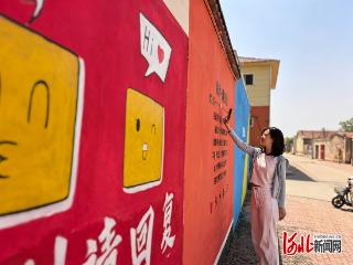 纵览原创丨河北一村庄的彩绘墙会唱歌，手机一碰就播放周杰伦的《稻香》