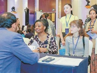 厦门赴蓉招引外籍人才 52家单位提供118个岗位