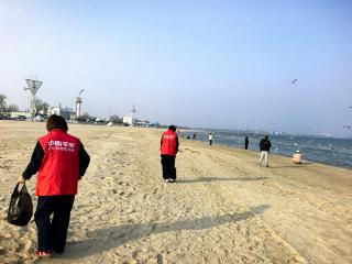 守护蔚蓝海岸线 平安融易秦皇岛分公司开展世界地球日公益活动