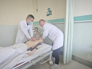 苦练技能践初心，医护同心护生命