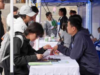 山西就业公共服务进校园 单日达成意向超1600人
