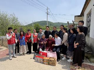 情暖百岁老人，传承敬老美德