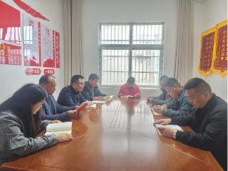 高校精准帮扶送书香 全民阅读点亮王岗村精神家园