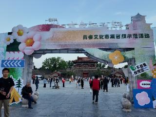 城墙脚下摆开青春市集 泰安搭建文化传承与青春经济舞台