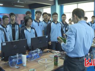 石家庄市鹿泉区第一中学开展中国航天日主题活动