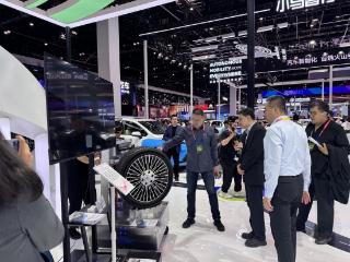 吉林大学硬核科技闪耀北京车展 原创底盘技术与冠军赛车双双亮相