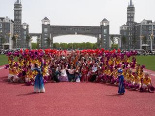 河北外国语学院表彰大会暨第十一届专业礼仪操展演举行